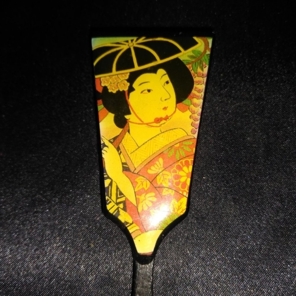 Geisha girl brooch